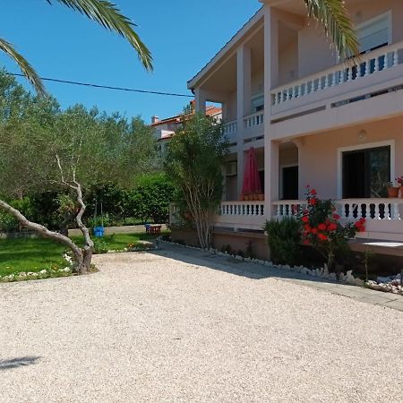 Apartmani Luka Banjol Exterior photo