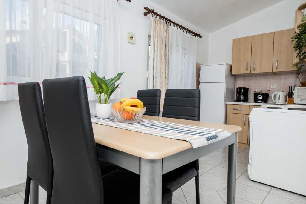 Apartmani Luka Banjol Exterior photo