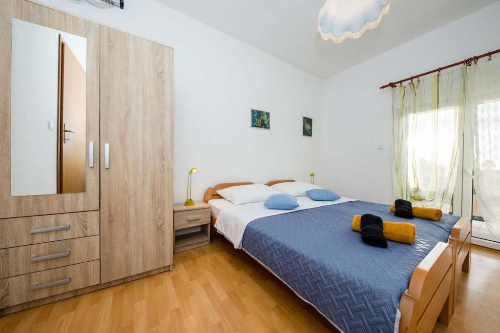 Apartmani Luka Banjol Exterior photo