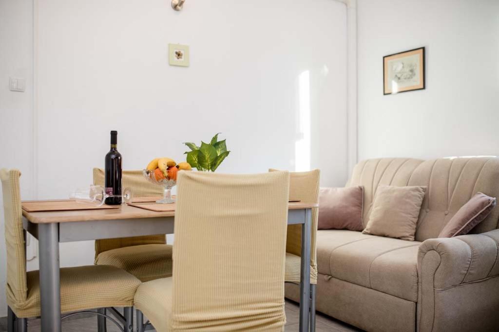 Apartmani Luka Banjol Exterior photo