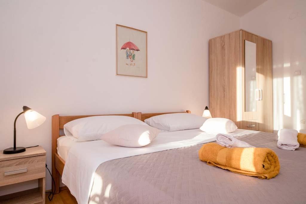 Apartmani Luka Banjol Exterior photo