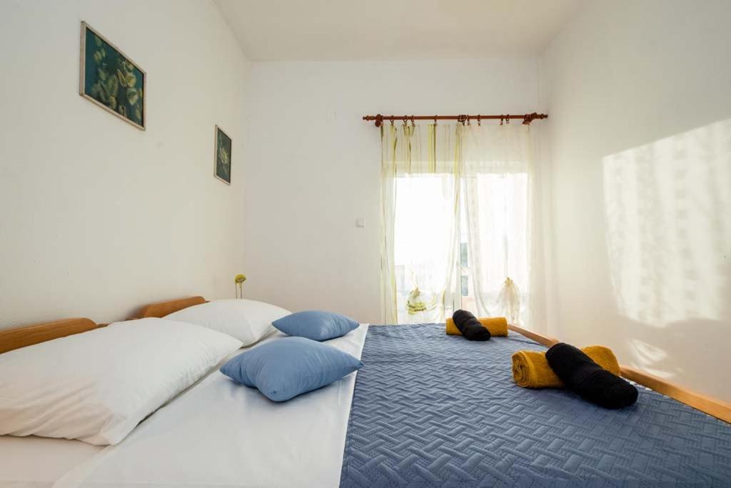 Apartmani Luka Banjol Exterior photo