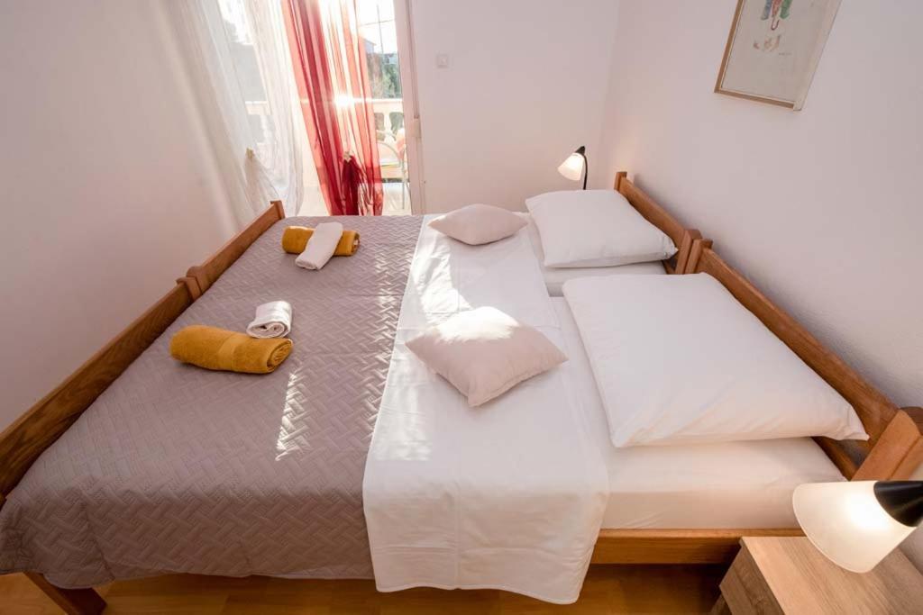 Apartmani Luka Banjol Exterior photo