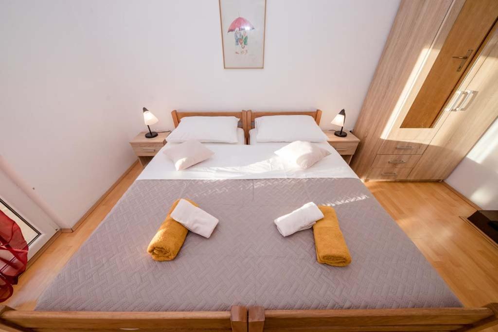 Apartmani Luka Banjol Exterior photo