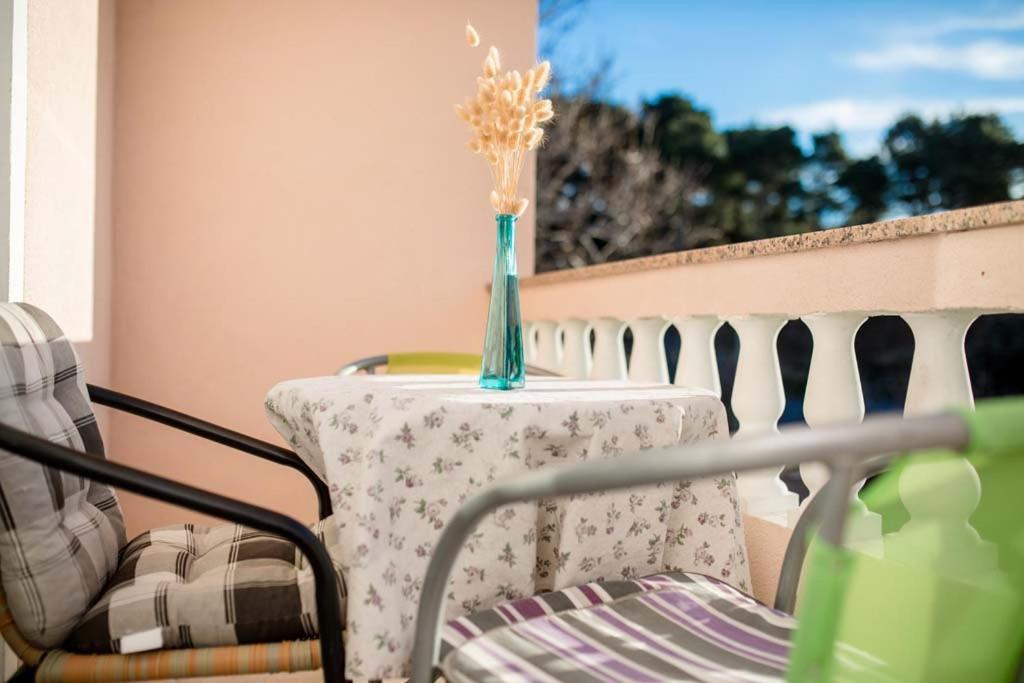Apartmani Luka Banjol Exterior photo