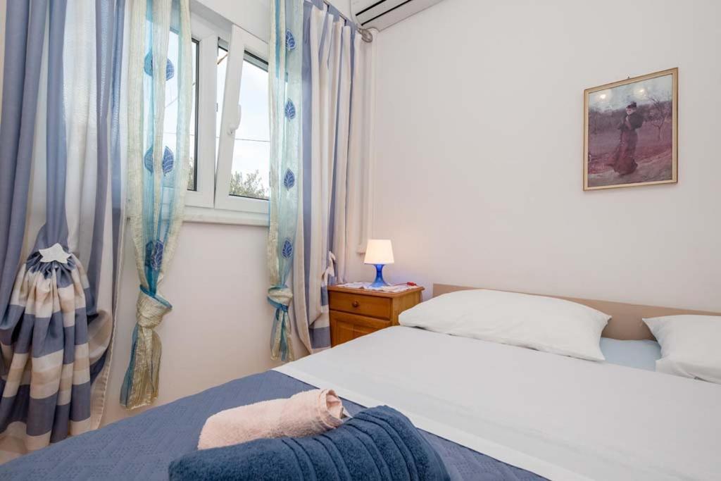 Apartmani Luka Banjol Exterior photo
