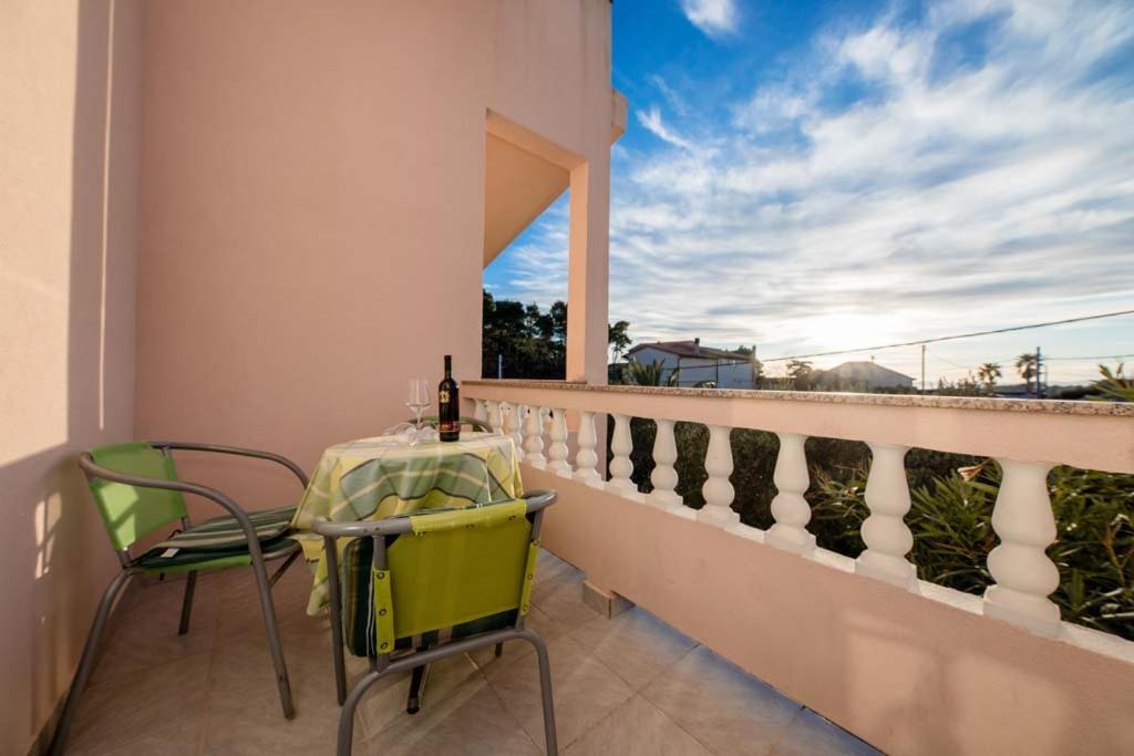 Apartmani Luka Banjol Exterior photo