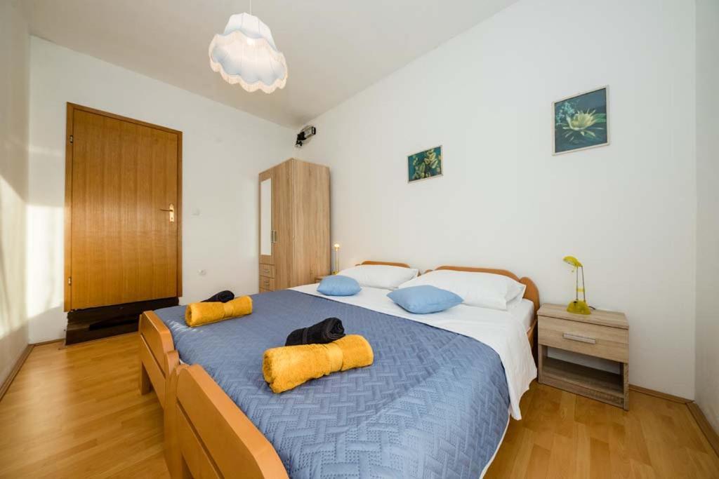 Apartmani Luka Banjol Exterior photo