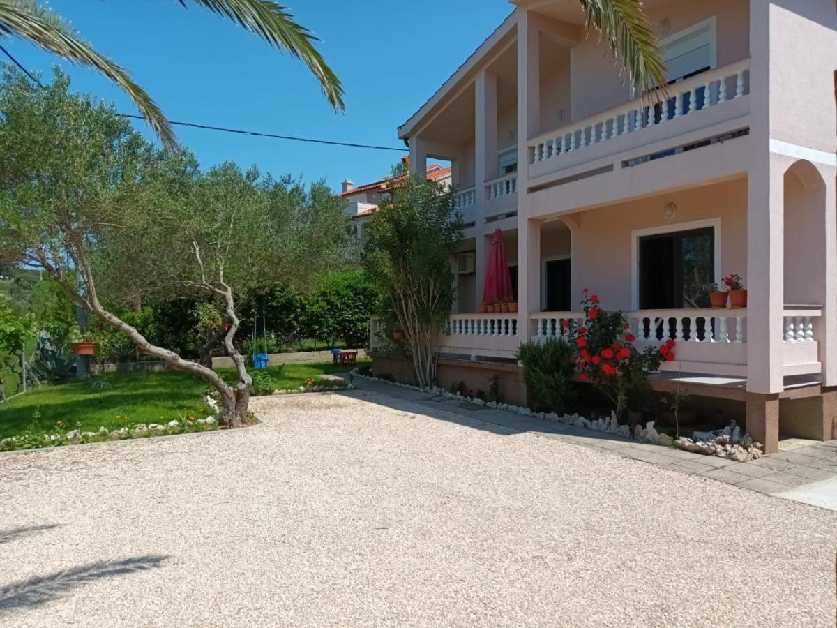 Apartmani Luka Banjol Exterior photo